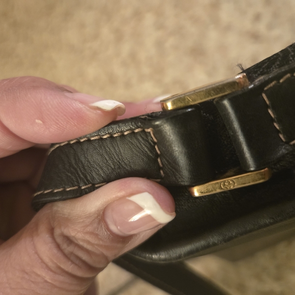 Elegant Black Vintage Gucci Shoulder Bag - Picture 4 of 14